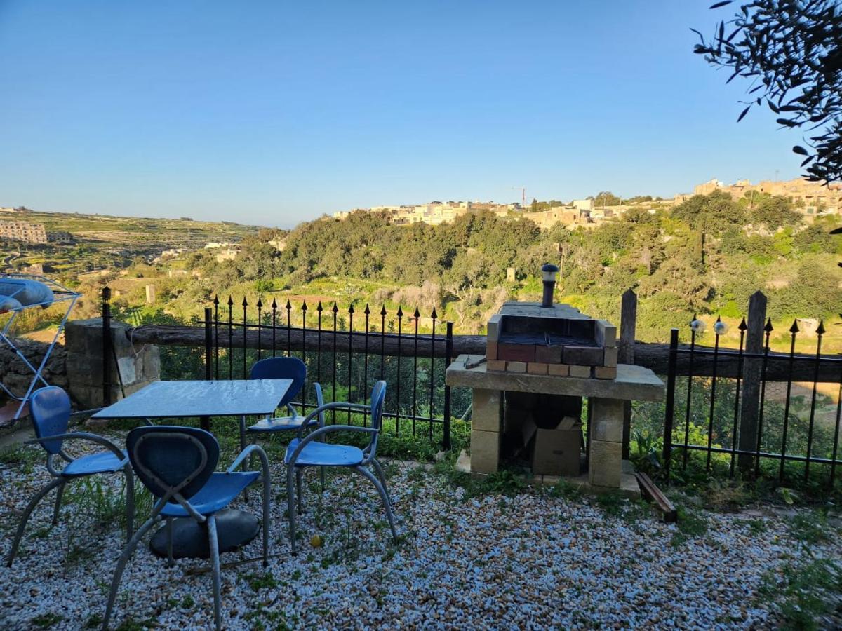 Gozo Island Escape Sleeps 4 With Private Bathroom Ghajn il-Kbira  エクステリア 写真