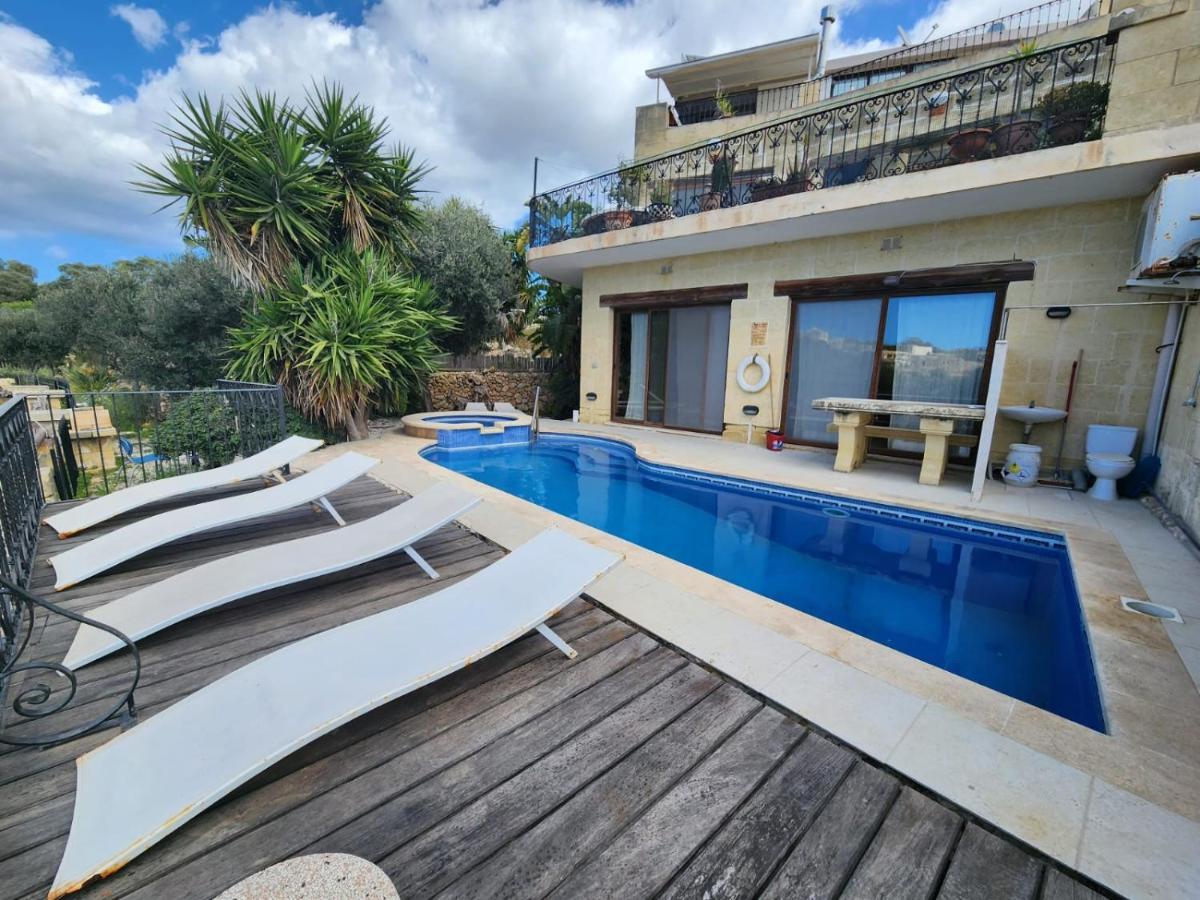 Gozo Island Escape Sleeps 4 With Private Bathroom Ghajn il-Kbira  エクステリア 写真