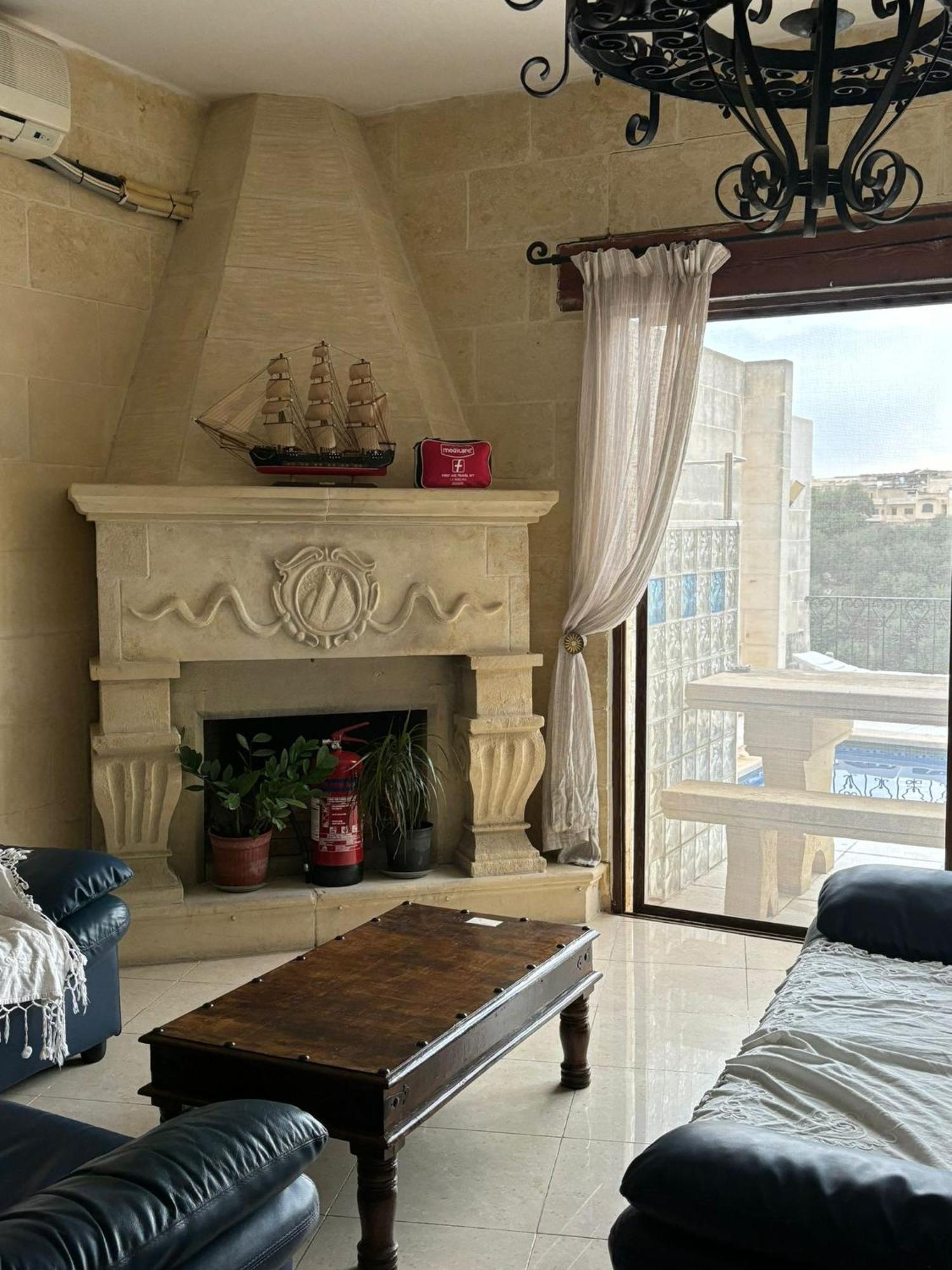 Gozo Island Escape Sleeps 4 With Private Bathroom Ghajn il-Kbira  エクステリア 写真