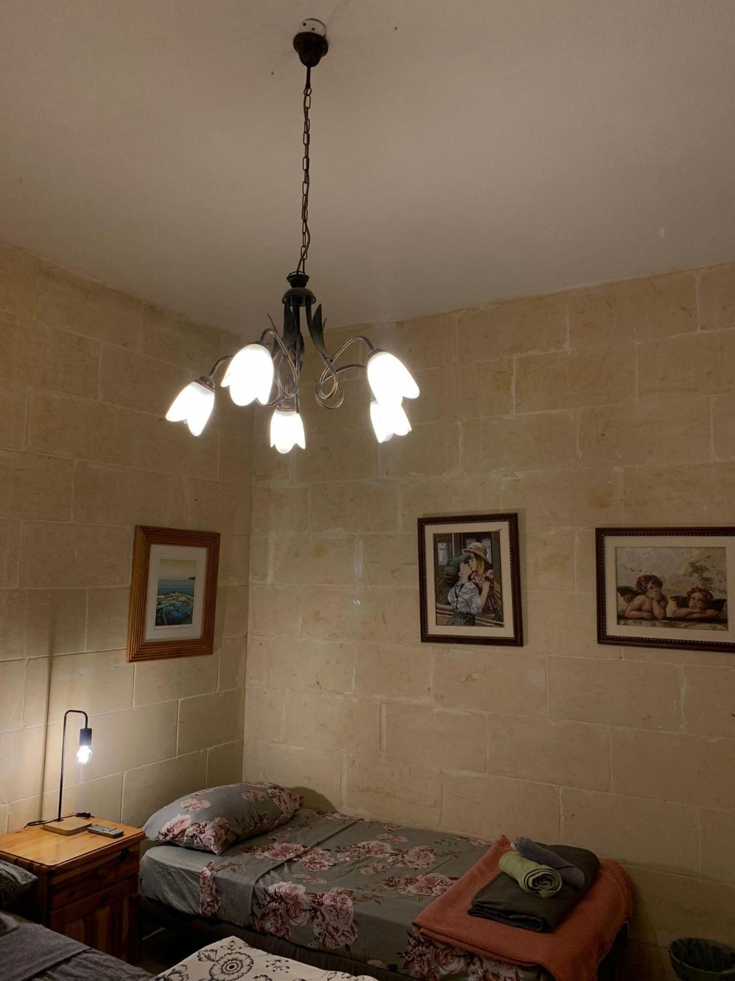 Gozo Island Escape Sleeps 4 With Private Bathroom Ghajn il-Kbira  エクステリア 写真
