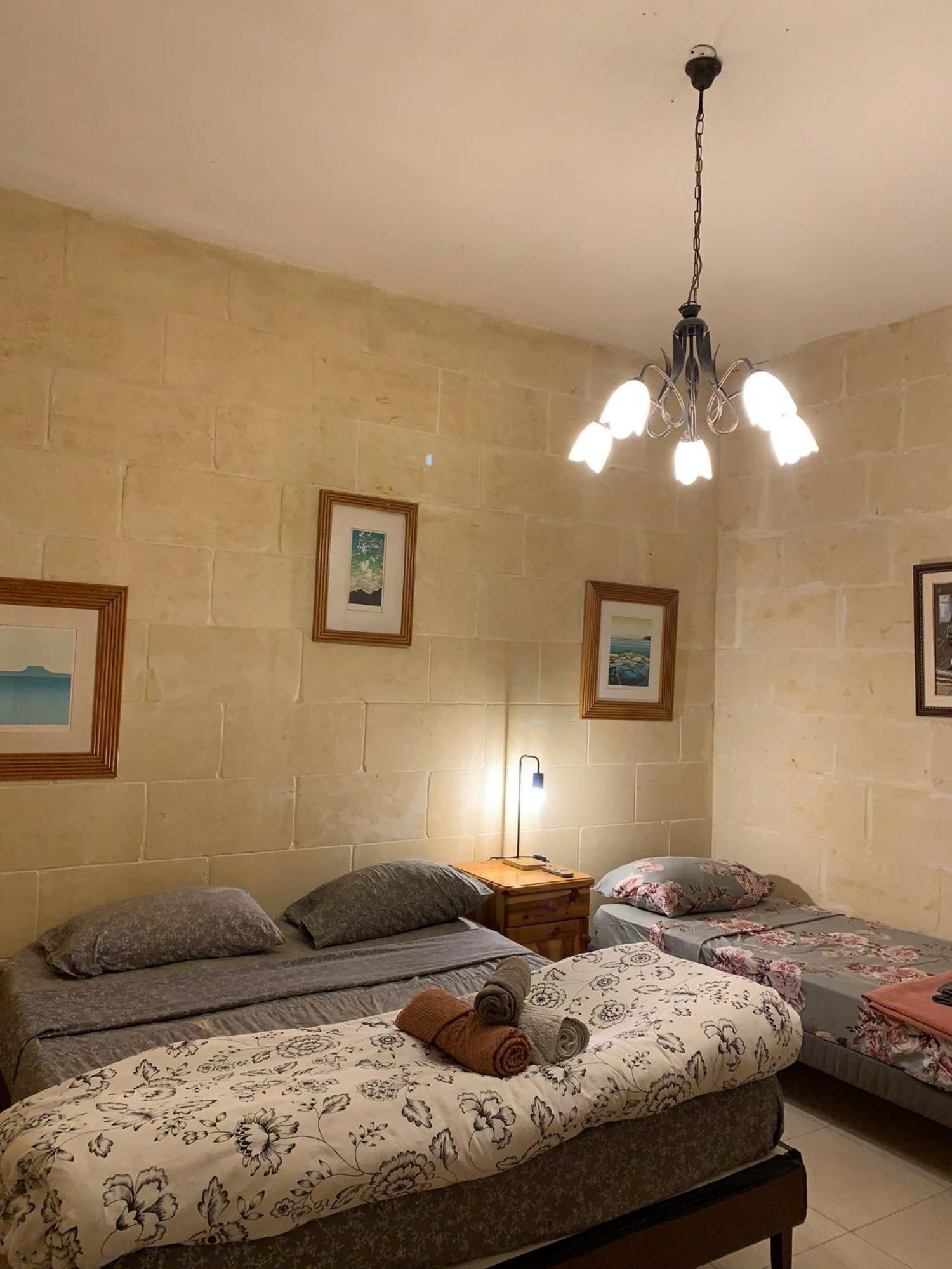 Gozo Island Escape Sleeps 4 With Private Bathroom Ghajn il-Kbira  エクステリア 写真