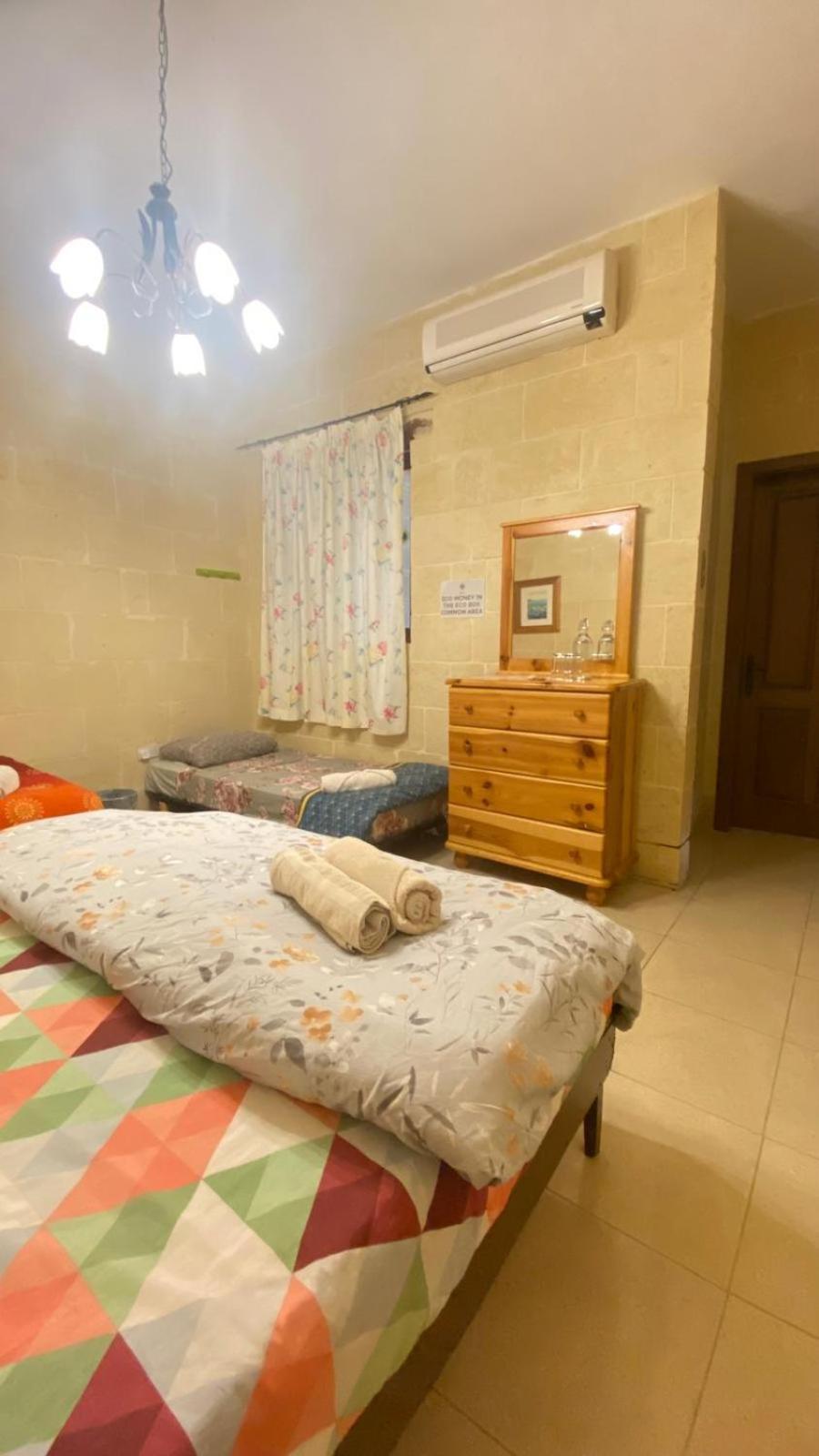 Gozo Island Escape Sleeps 4 With Private Bathroom Ghajn il-Kbira  エクステリア 写真